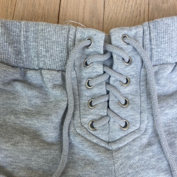 Comfy gray shorts - Picture 2 of 3